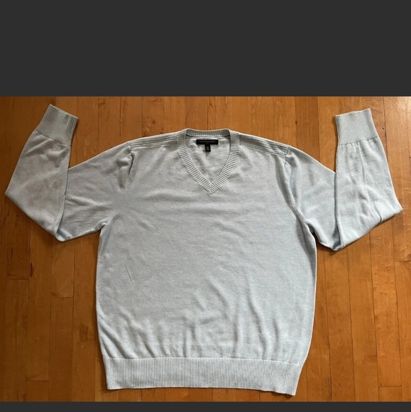 Banana Republic Men's Medium Light Blue V-Neck Sweater - Picture 9 of 12